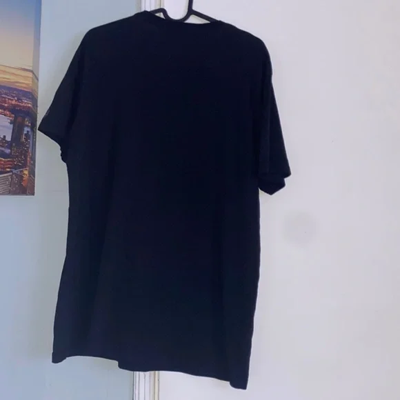 🔥🔥 GUESS Black Short Sleeve Logo Shirt - Picture 3 of 3